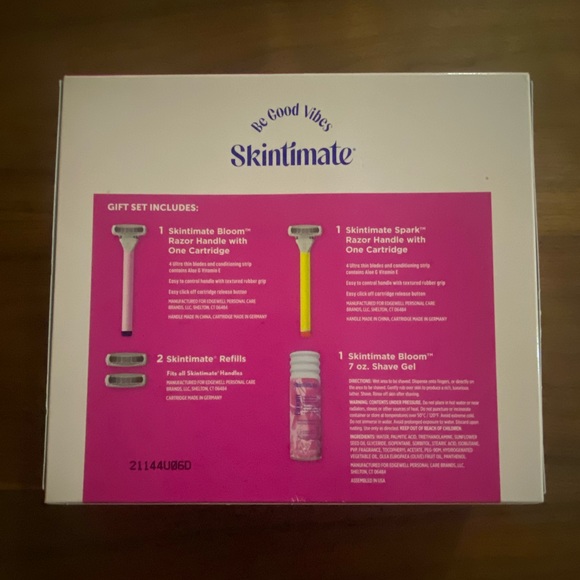 Skintimate Shaving Kit - Picture 7 of 12
